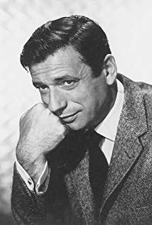 How tall is Yves Montand?